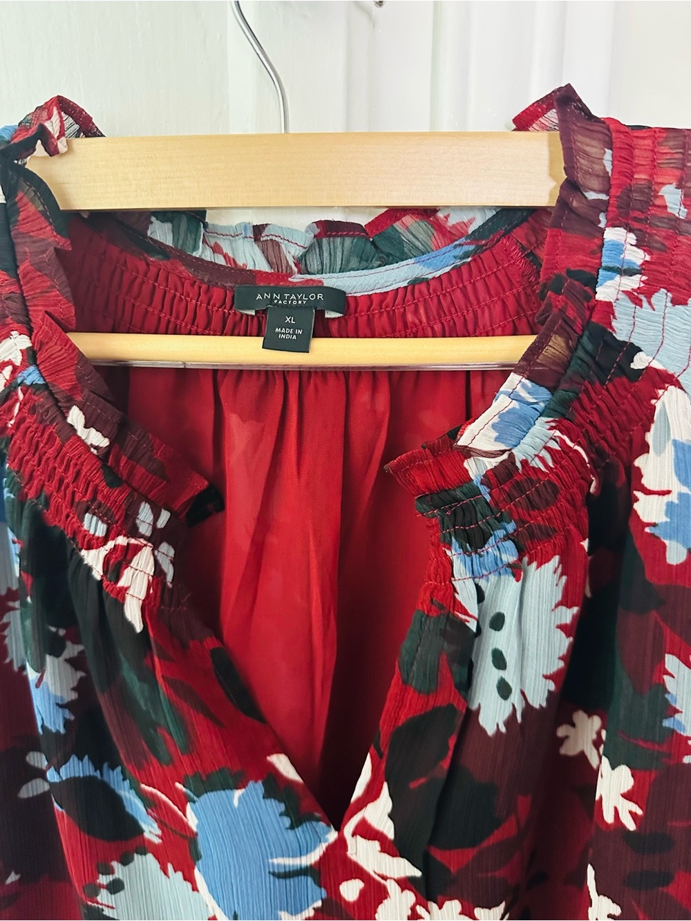 Ann Taylor Red Floral Short-Sleeve V-Neck Blouse with Blue Accents - Picture 3 of 8